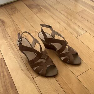 Platform sandals